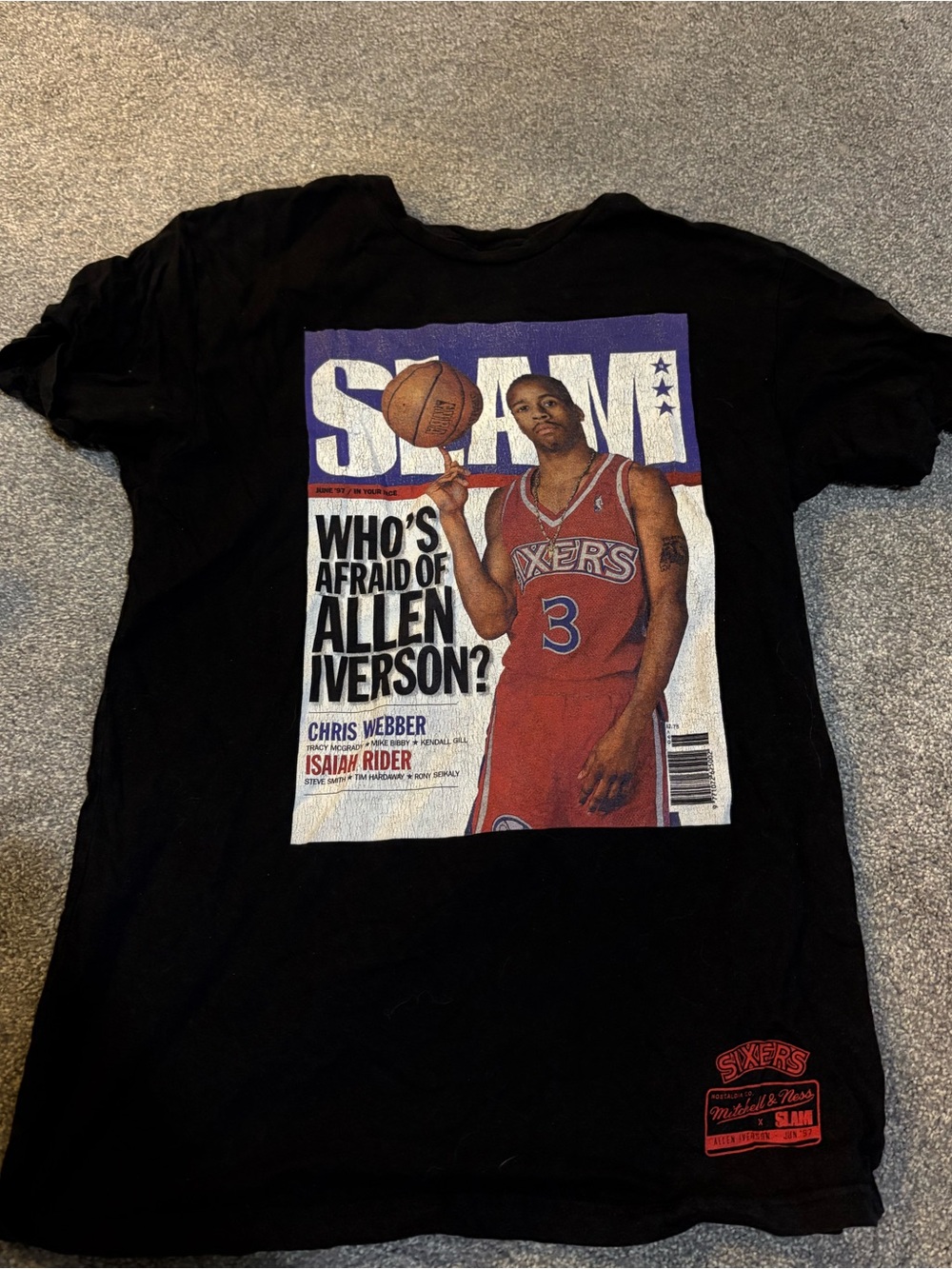 Mitchell & Ness SLAM Magazine Black and Red Allen Iverson Sixers Graphic Tee- M